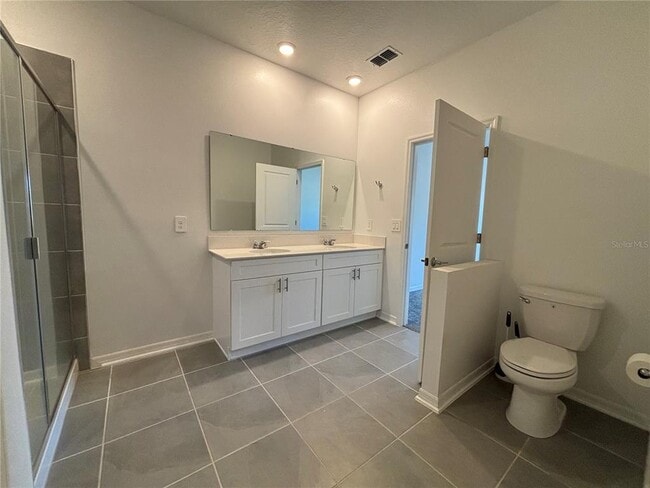 Building Photo - 724 Grove St