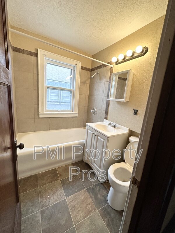 Building Photo - 4038 N 25th St