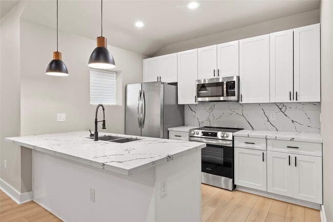 Building Photo - 2406 Truxillo St