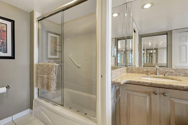 Building Photo - 840 Ocean Dr