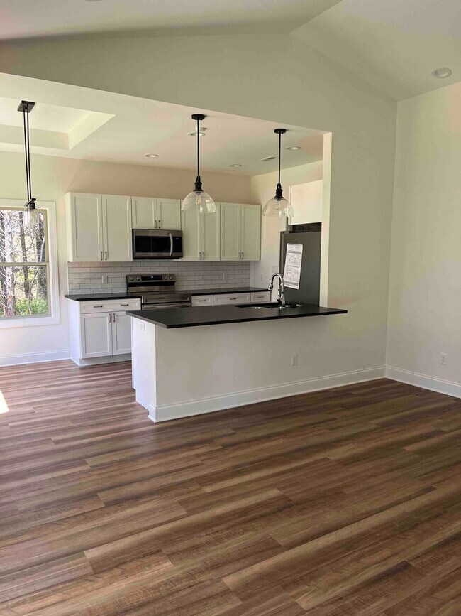 Building Photo - Loudon 37774 - Charming 2 bedroom, 2 bath home with a 2-car garage - Contact Susan Niedergeses (8...