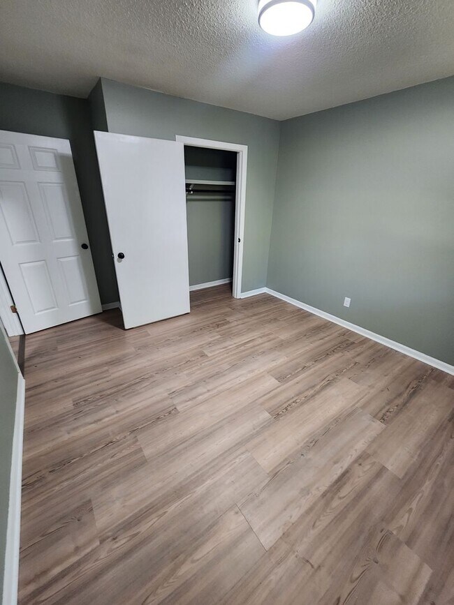 Building Photo - 312 Brookside Dr