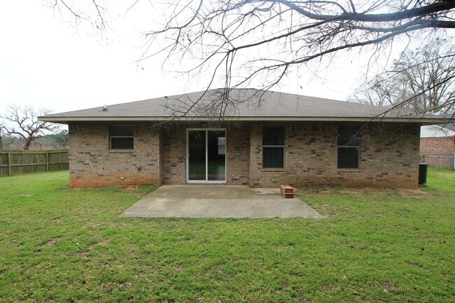 Building Photo - Lease Takeover Opportunity Available! Charming 2 Bed 2 Bath Home! Lindale ISD!