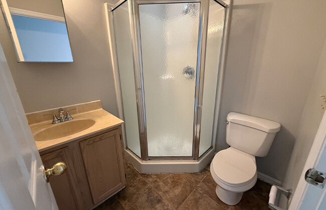 Building Photo - 3227 Bishop St