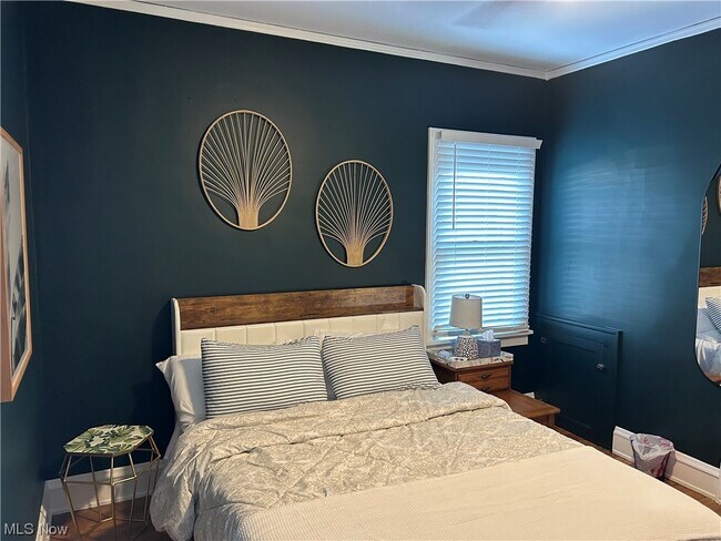 Building Photo - 18914 Mitchell Ave