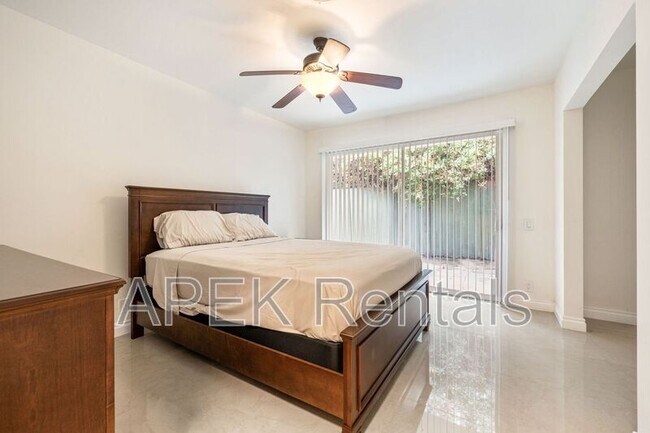 Building Photo - 1425 Vía Soledad