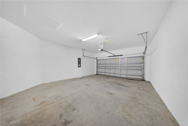 Building Photo - 2220 Dragonfruit Wy