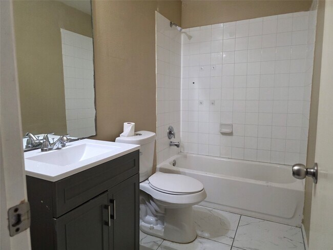 Building Photo - 2659 Daryns Landing Dr