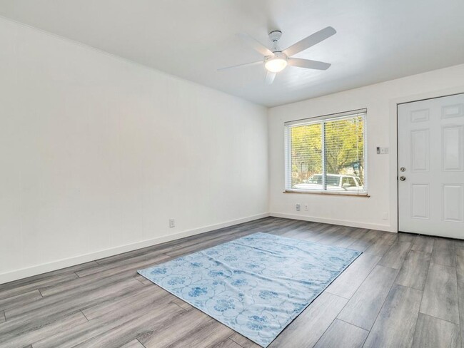 Building Photo - 1607 Valleyridge Dr