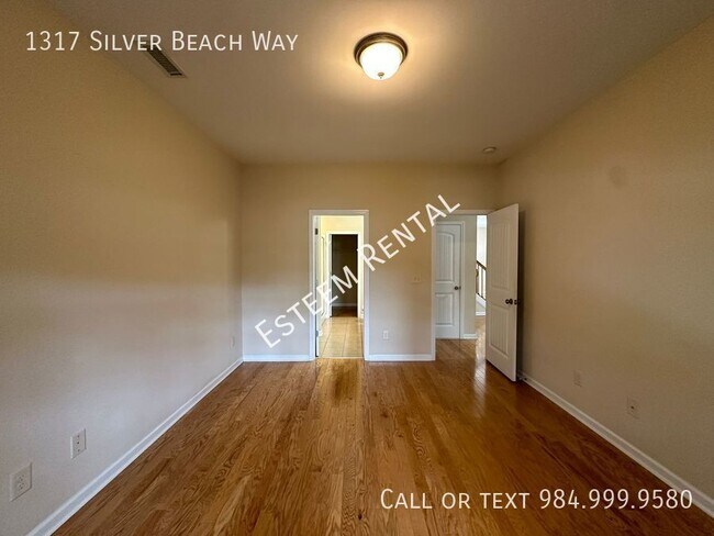 Building Photo - 1317 Silver Beach Way