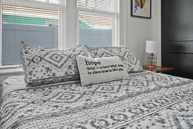 Building Photo - 1829 Hollenbeck Dr