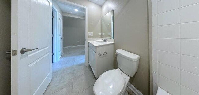 Building Photo - 272 Bergamot Lp