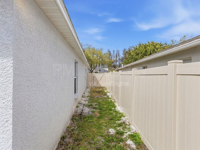 Building Photo - 7632 Blue Spring Dr