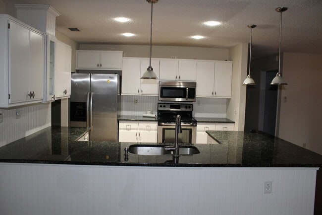 Building Photo - 13880 Paddock Dr