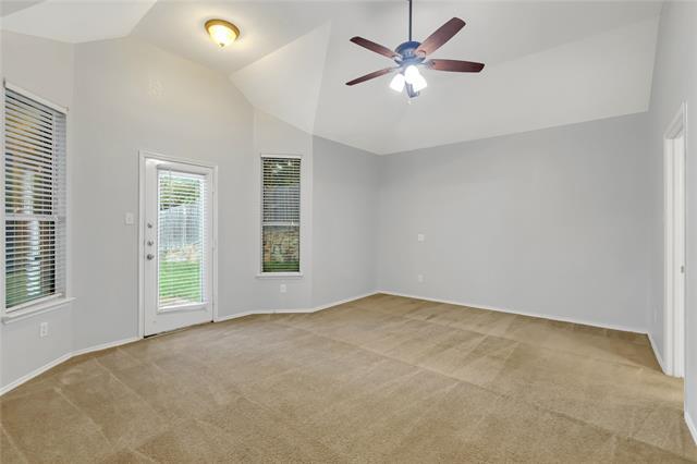 Building Photo - 932 Peach Ln