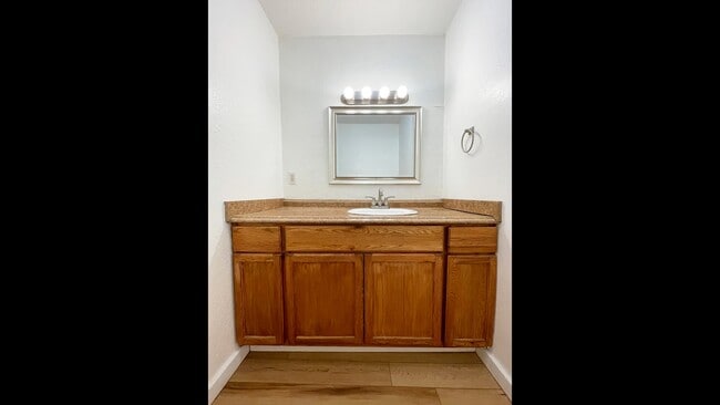 Building Photo - 5000 Mashie Cove