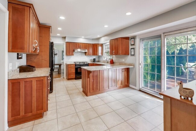 Building Photo - 21301 N Woodland Ave