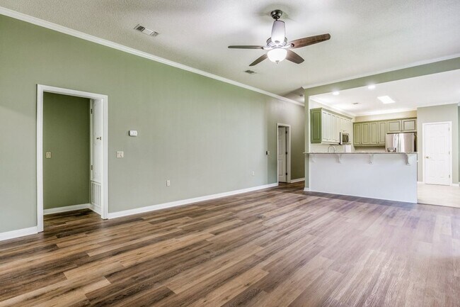 Building Photo - Great Home in the Tiger Point community of Champions Green!