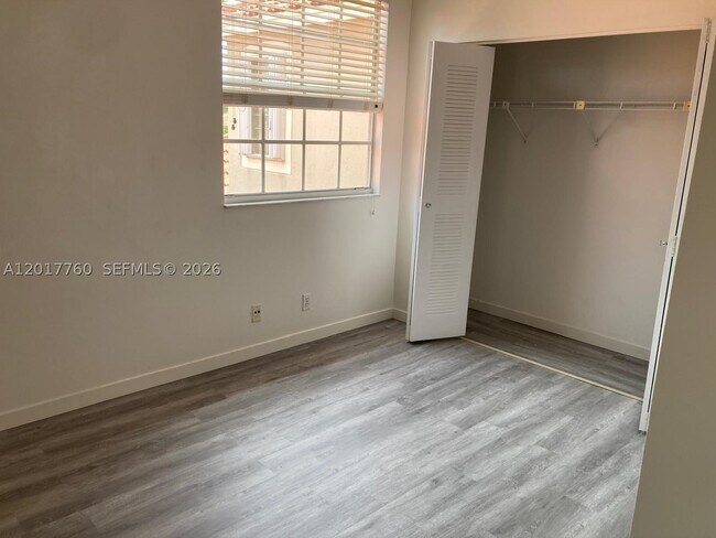 Building Photo - 1561 Sorrento Dr
