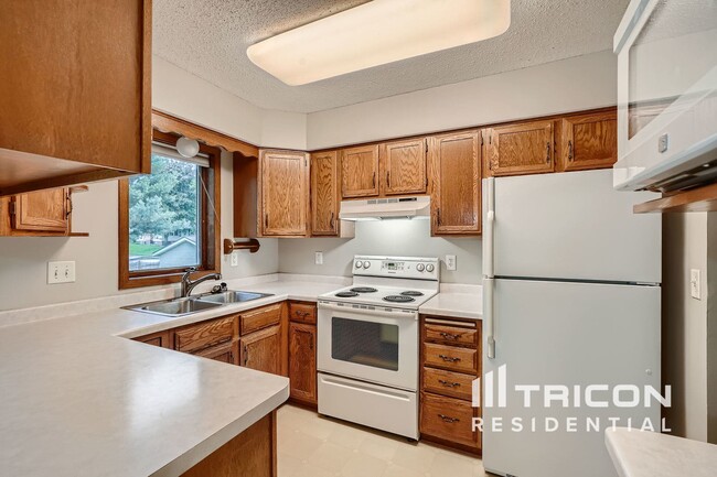 Building Photo - 1180 4th St W