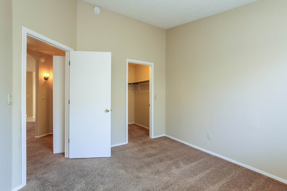 Building Photo - 8864 W Morningside Dr