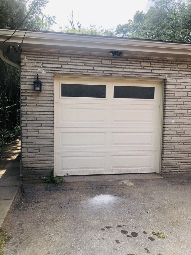 Building Photo - 2867 Charing Rd