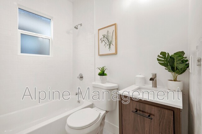 Building Photo - 830 47th St