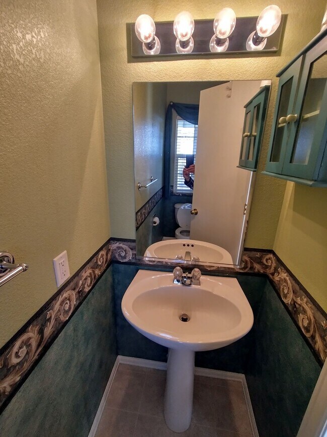 1/2 Bath Main Floor - 6124 Scottsbluff Dr