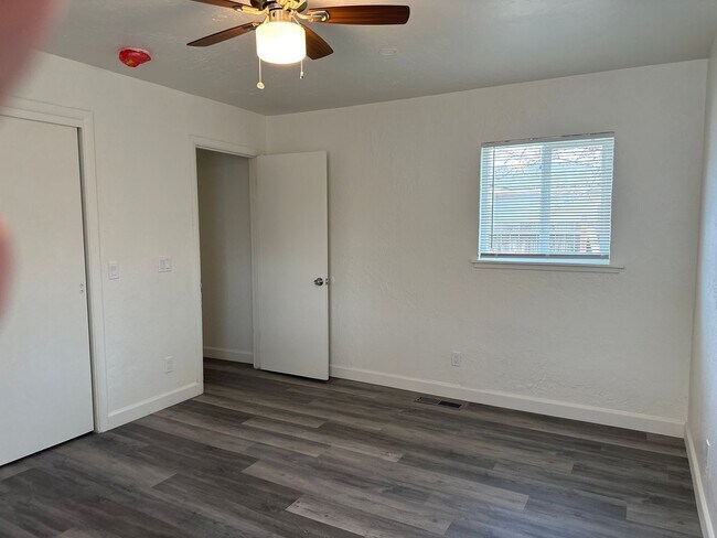 Building Photo - Completely remodeled 2 bedroom gem with 1 car garage Near the VA Hospital