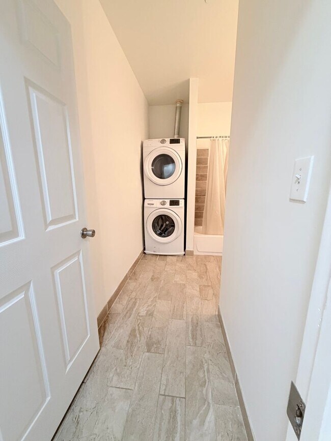 Building Photo - 601 N 39th St