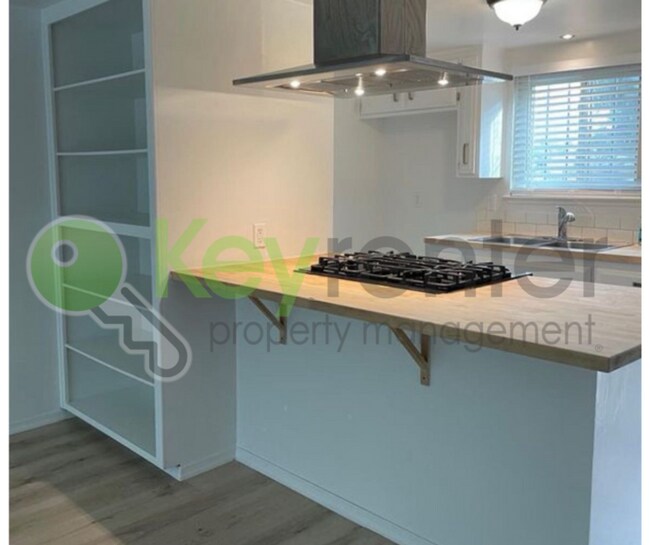 Building Photo - 5614 Hillsdale Blvd