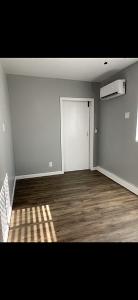 Building Photo - 31529 Amsterdam Rd