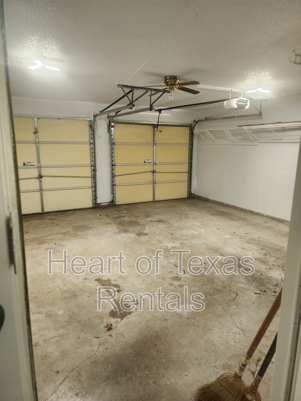 Building Photo - 465 Cranbrook Dr