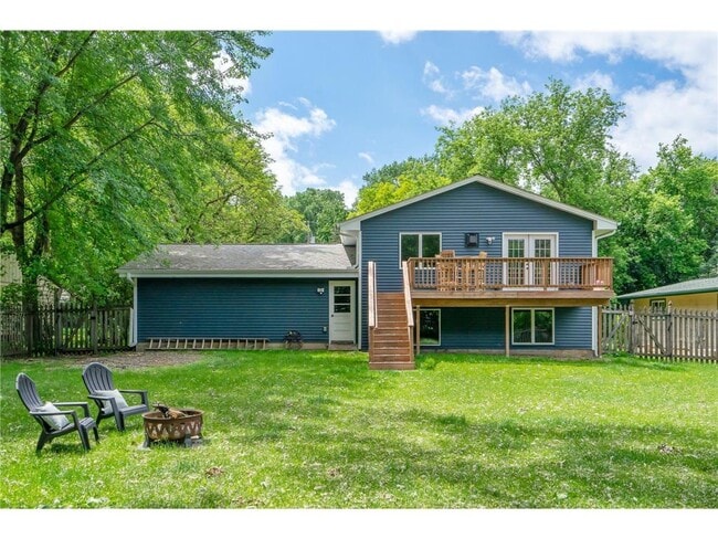 Building Photo - 540 Orchid Ln N