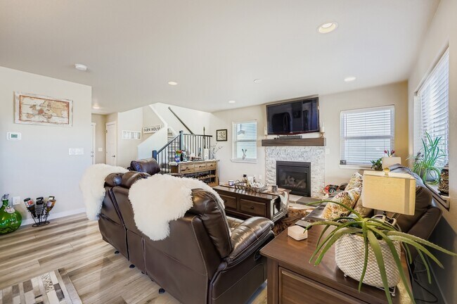 Building Photo - 6867 Passing Sky Dr