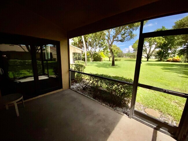 Building Photo - 6447 Parkview Dr