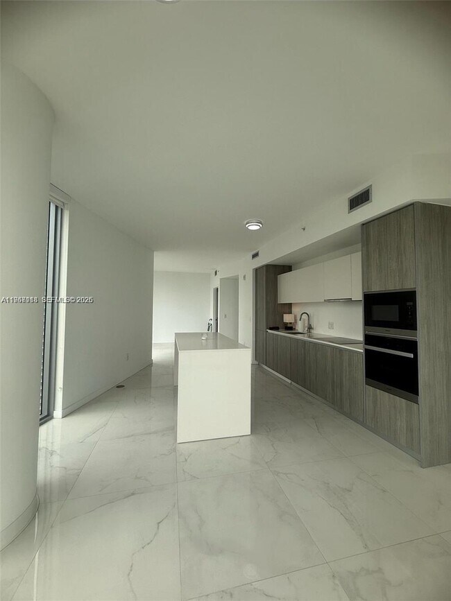 Building Photo - 2900 NE 7th Ave