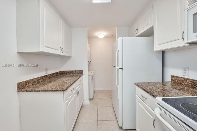 Building Photo - 215 SW 42nd Ave
