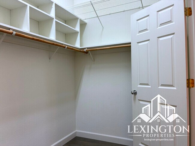 Building Photo - Updated 3 Bedroom, 2 Bathroom, Single-Story Home in Antelope!