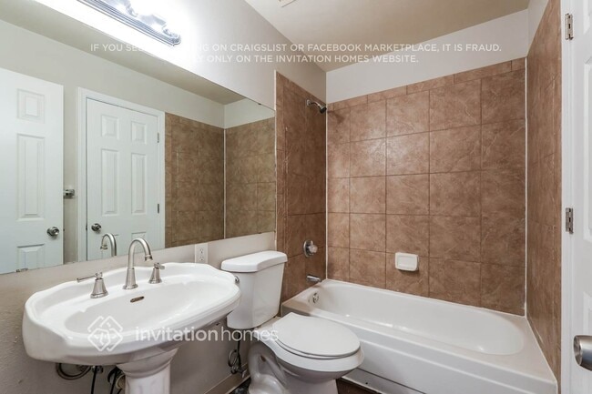 Building Photo - 2925 Rhapsody Dr