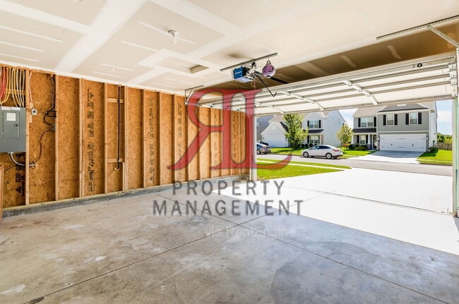 Building Photo - 5622 Branchville Dr