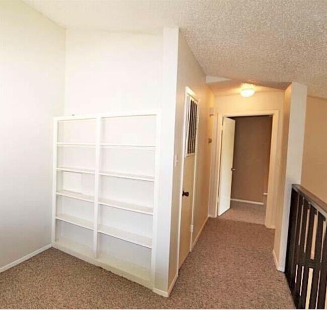 Building Photo - 9365 Pagewood Ln
