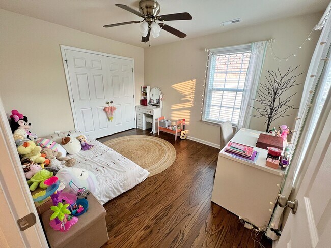Second bedroom - 516 Sealine Dr