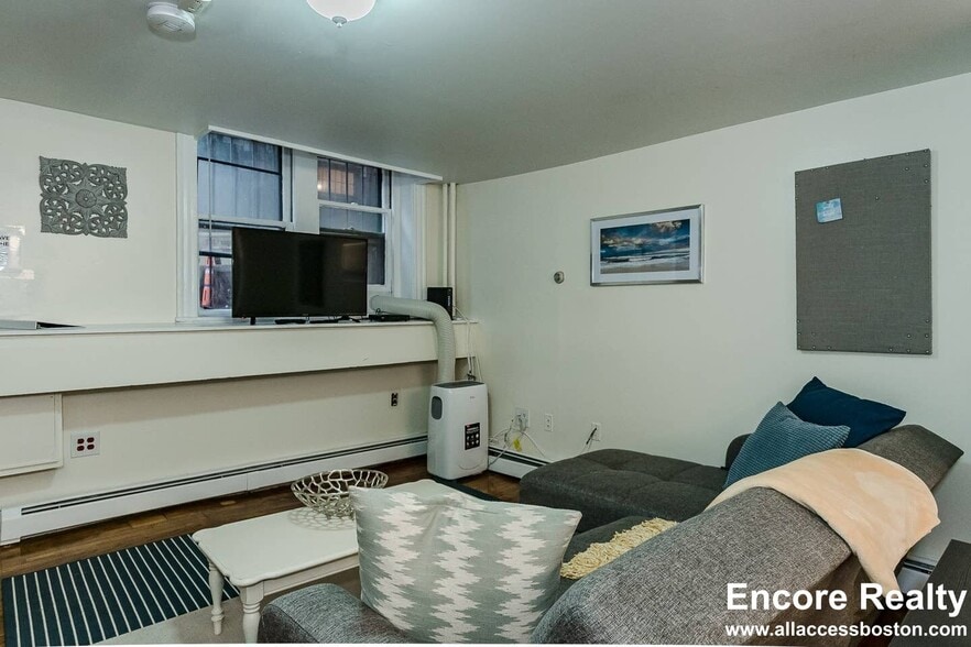 Building Photo - 72 Revere St