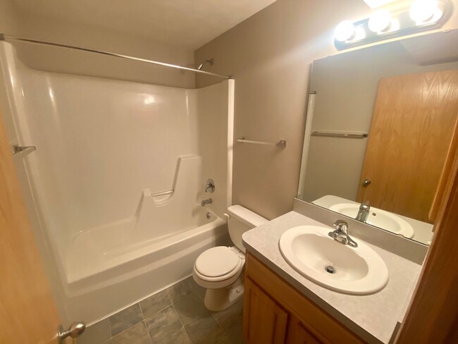 Building Photo - 3 Bedroom and 3 Bathroom Duplex. Available...