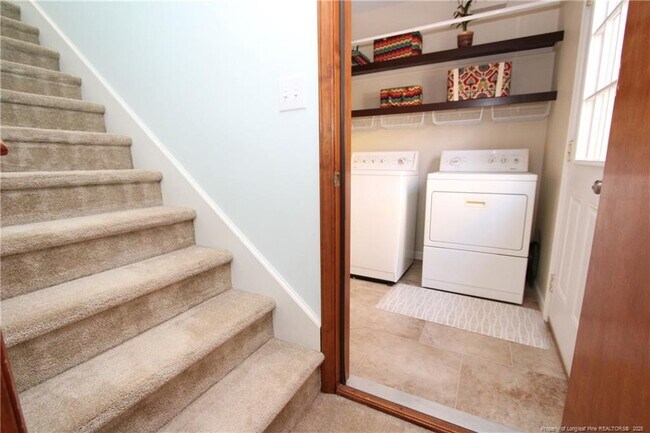 Building Photo - 3908 Littlefield Ct