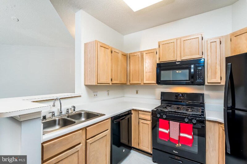 Building Photo - 6011 Rosebud Ln