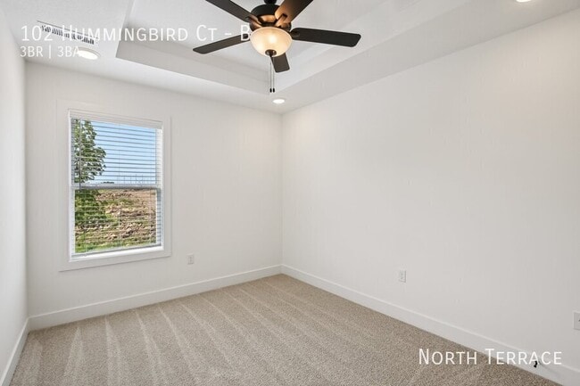 Building Photo - 102 Hummingbird Ct