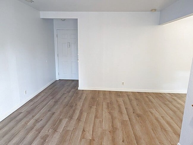 Building Photo - Great location Sugarhouse Condo