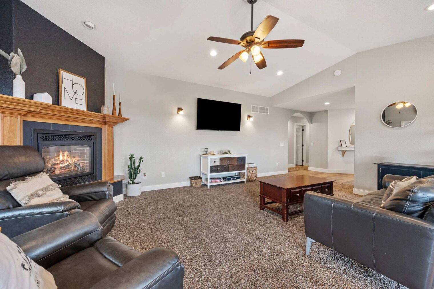 Building Photo - 3213 Hemlock Ct